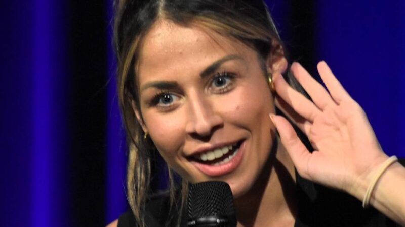 Am 24. April in Rheinberg: Negah Amiri bringt Comedy in den Schwarzen Adler