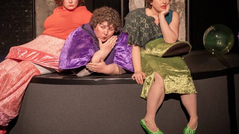 Theater Duisburg: „Gott ist drei Frauen“ – Premiere begeistert das Publikum