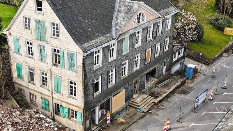 Historisches Hückeswagener Gebäude Friedrichstraße 11-15: Die „Harmonie“ wird jetzt abgerissen