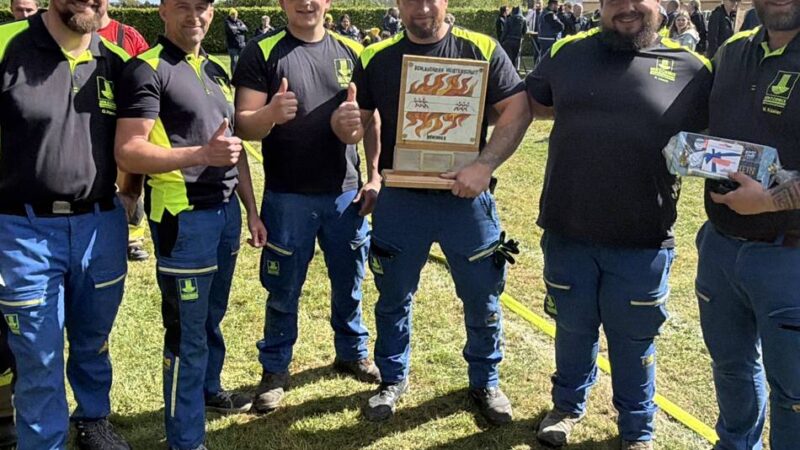 Meisterschaft im Schlauchziehen in Xanten: Bohr Barbaren gewinnen gegen Löschpanzer