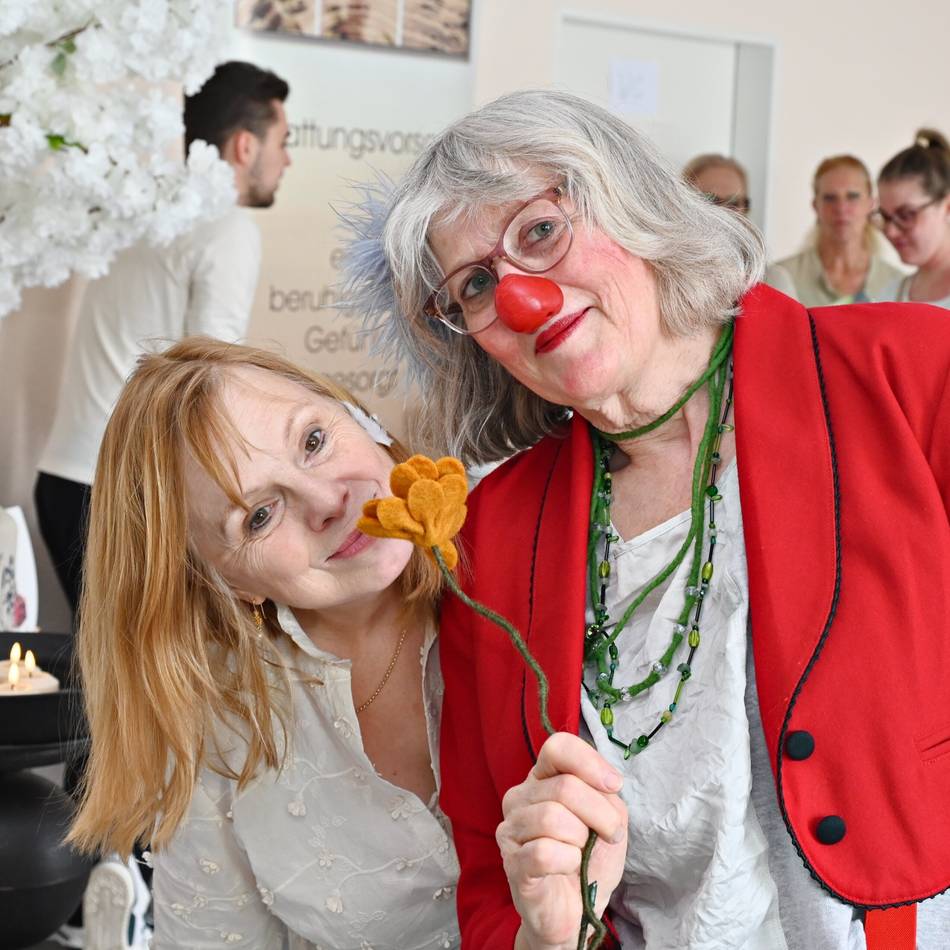 Hospizmesse in Radevormwald: Auch die Clownsnase hat im Hospiz einen Platz