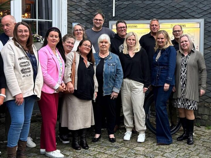 Klassentreffen ehemaliger Hückeswagener Realschüler:  Als die Nudeln ohne Wasser gekocht wurden