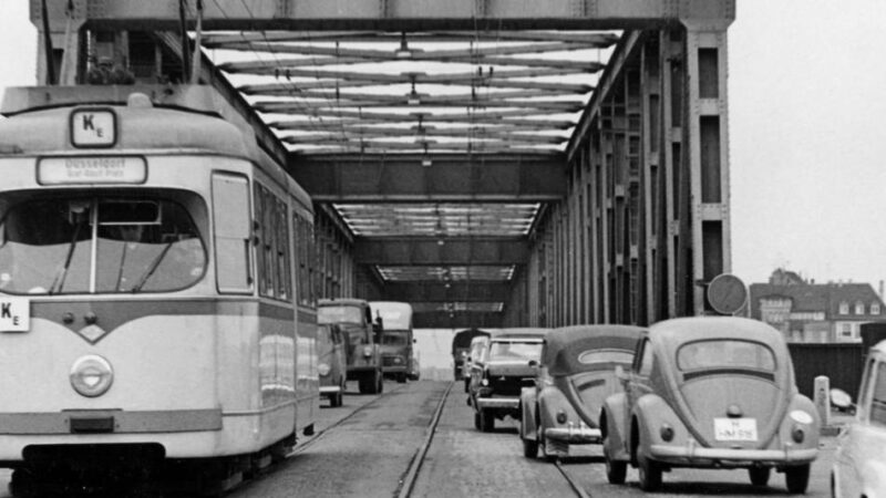 World Public Transport Day: Rheinbahn bietet Gratis-Fahrt mit historischen Bahnen durch die Stadt an