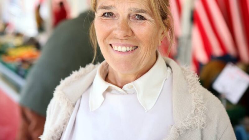 Einkaufen in Mettmann: Kunden auf dem Wochenmarkt trotzen der Krise