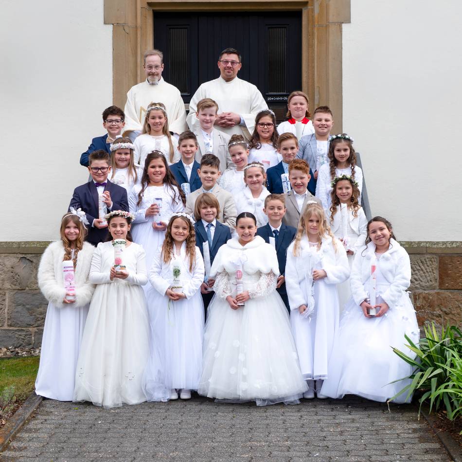 Katholische Kirchengemeinde in Radevormwald: 24 Kommunionkinder feierten am Weißen Sonntag