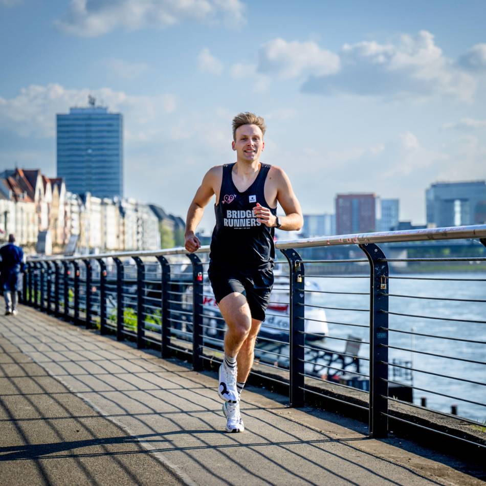Marathon in Düsseldorf: Zwischen Pflastern, Fahnen und Beats – diese Menschen machen das Rennen unvergesslich