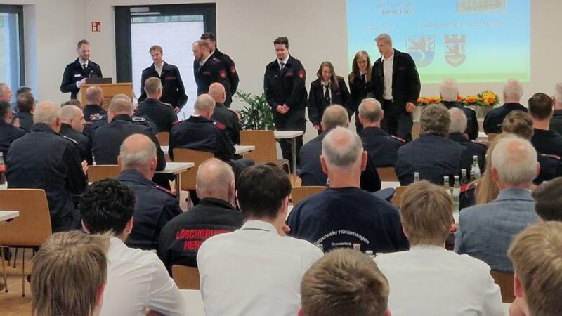 Jahresdienstbesprechung in Hückeswagen: Feuerwehr möchte das Wir-Gefühl stärken