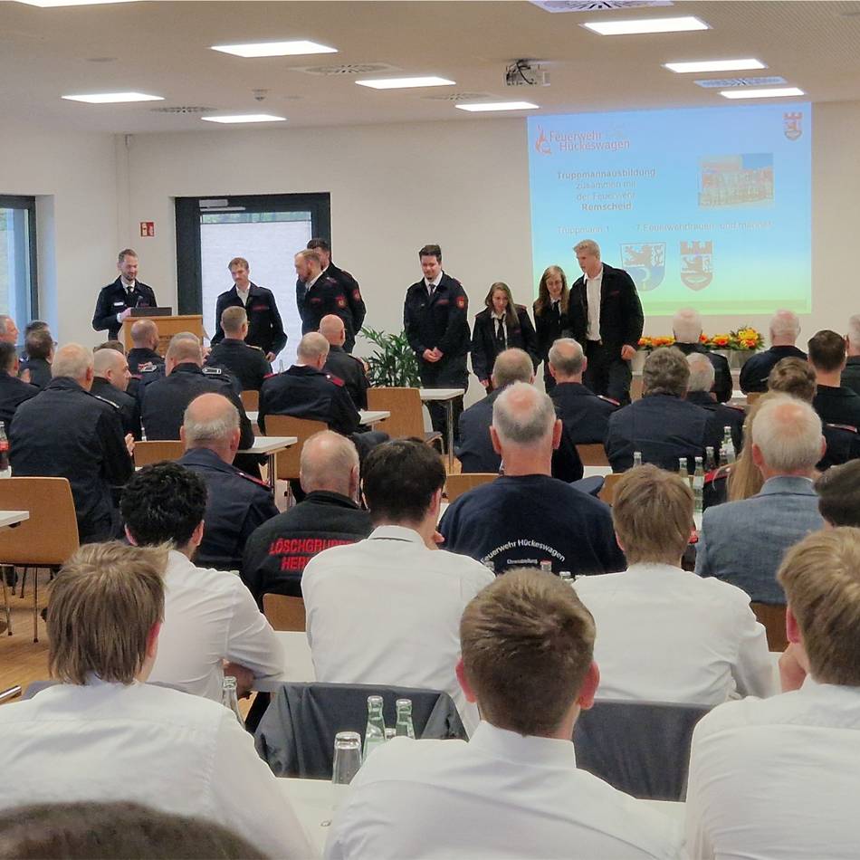 Jahresdienstbesprechung in Hückeswagen: Feuerwehr möchte das Wir-Gefühl stärken