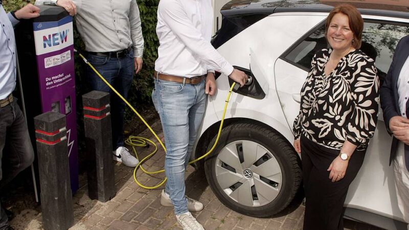 Insgesamt elf Standorte geplant: Weitere Ladesäulen für Elektroautos in Xanten in Betrieb genommen