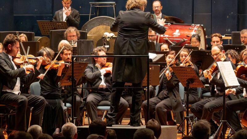 Konzert in Mönchengladbach: Niederrheinische Sinfoniker reisen musikalisch durch die Jahreszeiten