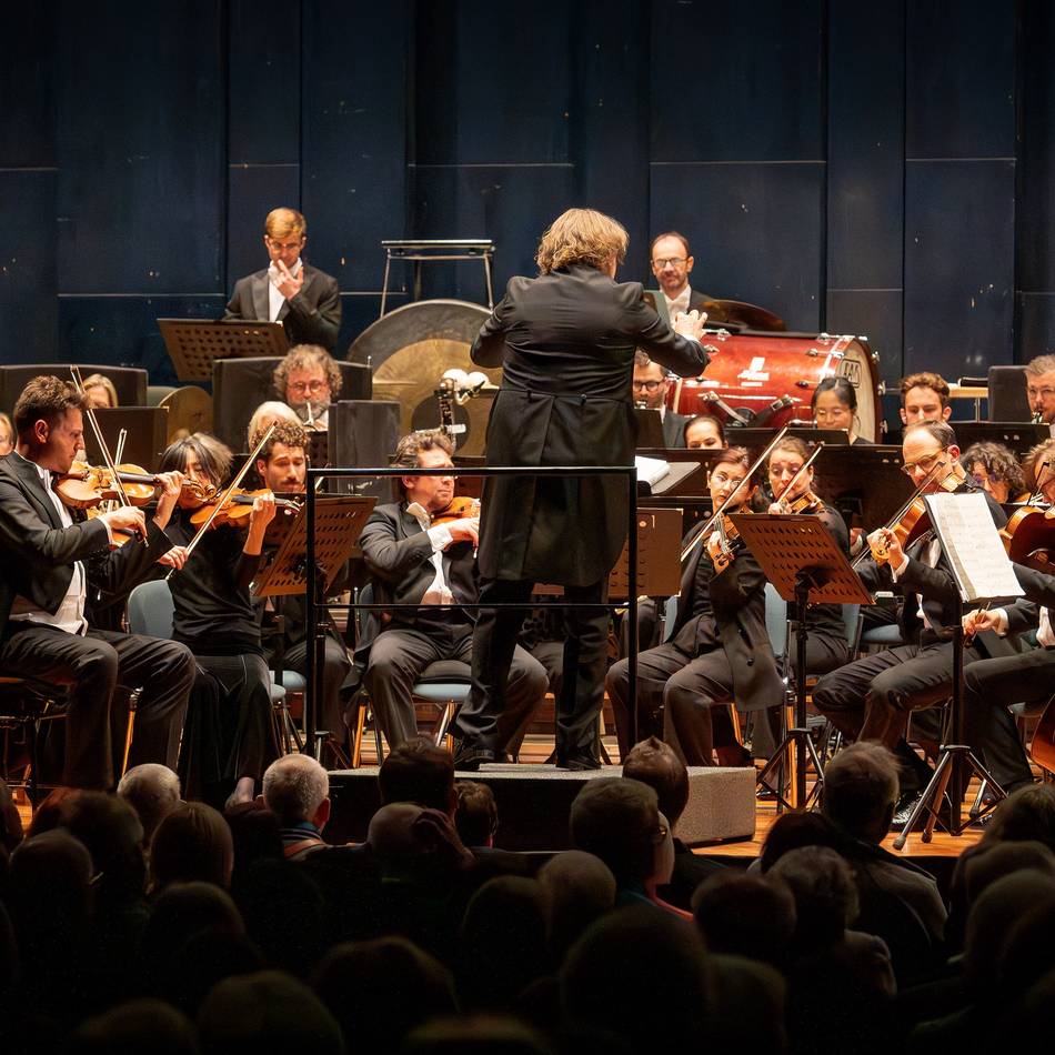 Konzert in Mönchengladbach: Niederrheinische Sinfoniker reisen musikalisch durch die Jahreszeiten