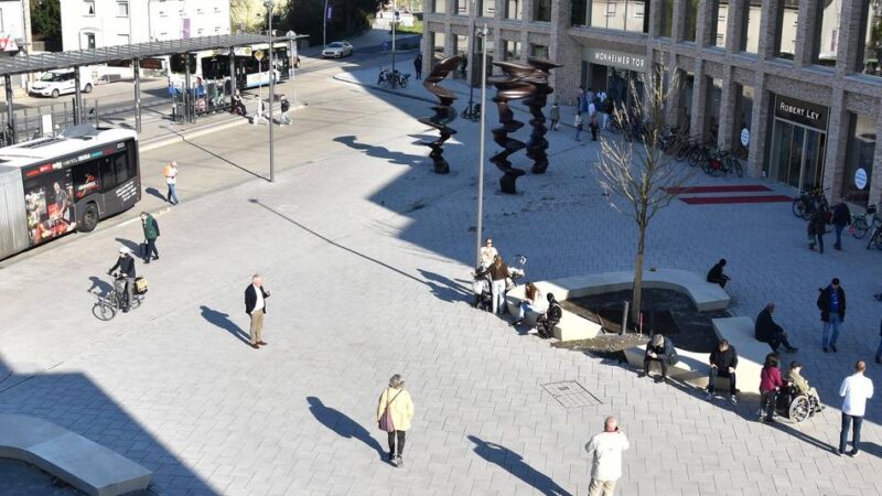 Am Ingeborg-Friebe-Platz: Kleinkind schluckt Rattengift in Monheimer Innenstadt