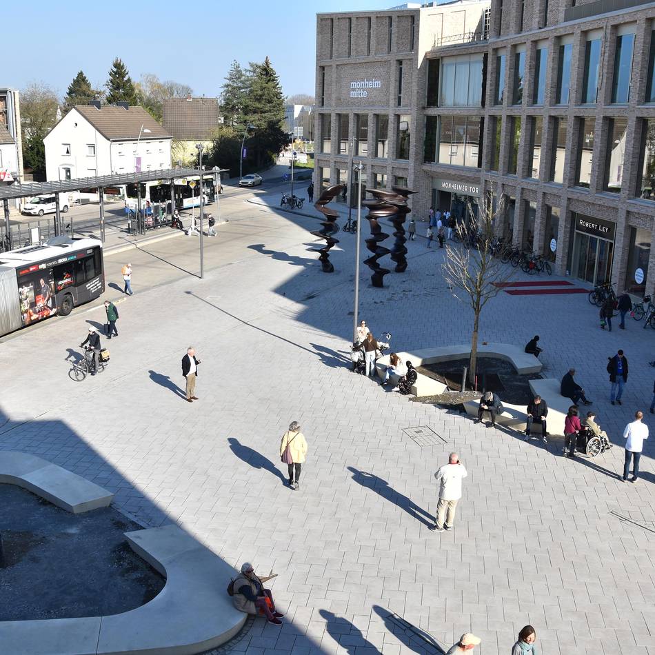 Am Ingeborg-Friebe-Platz: Kleinkind schluckt Rattengift in Monheimer Innenstadt