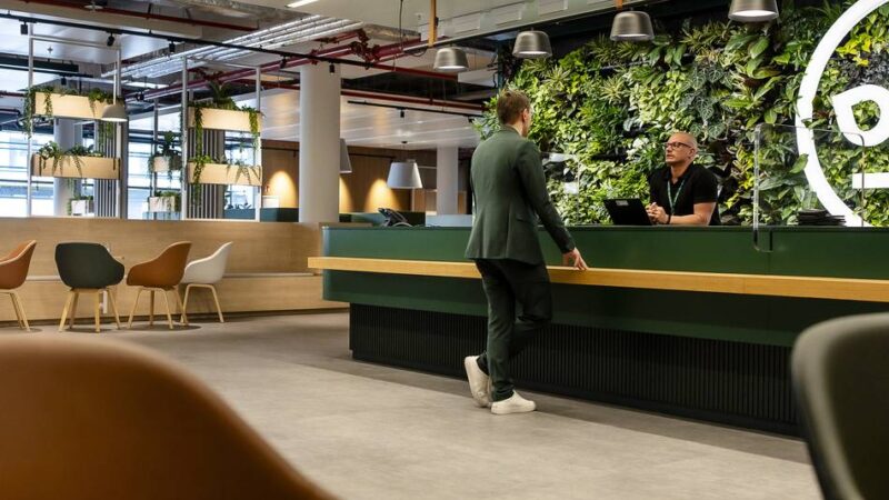 Neues Krankenkassen-Zentrum in Düsseldorf: AOK-Haus eröffnet an der Steinstraße