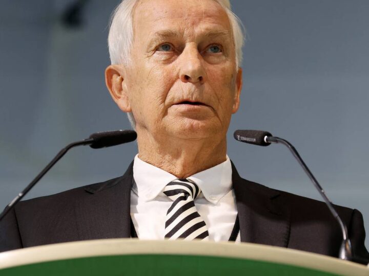 „Stehen nicht für die Zukunft“: Borussia-Präsident Bonhof erlebt Mitgliederversammlung im Kreuzfeuer