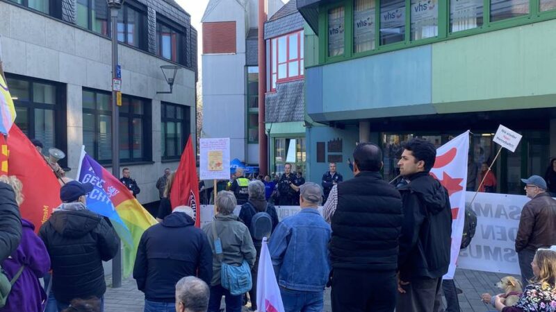 Demonstration gegen AfD-Veranstaltung in Radevormwald: Lautstarker Protest gegen Veranstaltung der AfD