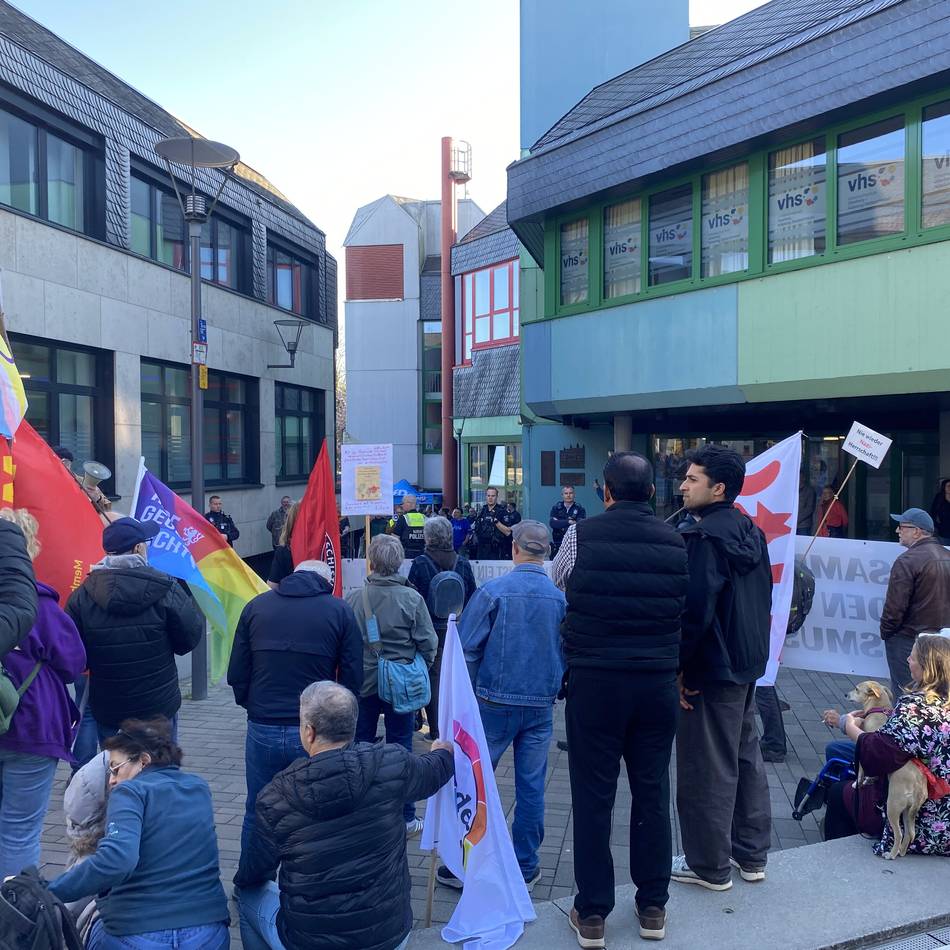 Demonstration gegen AfD-Veranstaltung in Radevormwald: Lautstarker Protest gegen Veranstaltung der AfD
