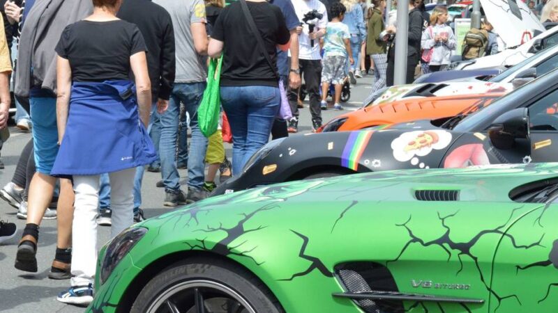 Erster verkaufsoffener Sonntag in Wermelskirchen: „Das Fest!“ – Frühling zwischen Autos, Kunst und Kirmesduft