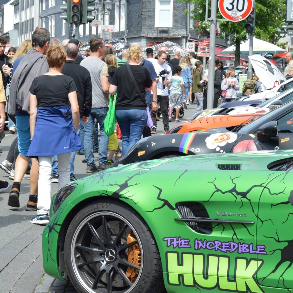 Erster verkaufsoffener Sonntag in Wermelskirchen: „Das Fest!“ – Frühling zwischen Autos, Kunst und Kirmesduft