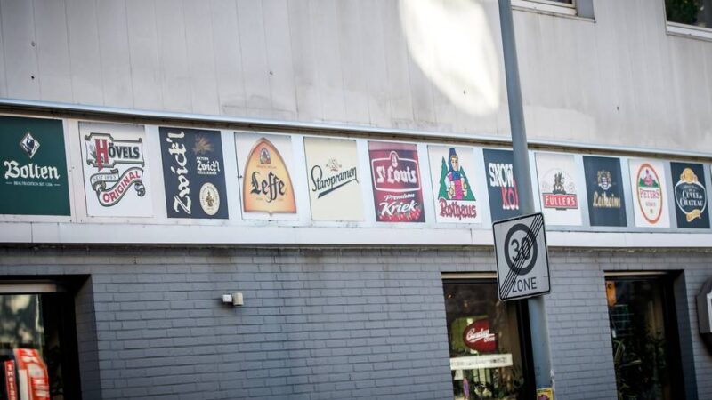 Vorfall in der Duisburger City: Mann schießt mit Waffe und flieht in eine Kneipe