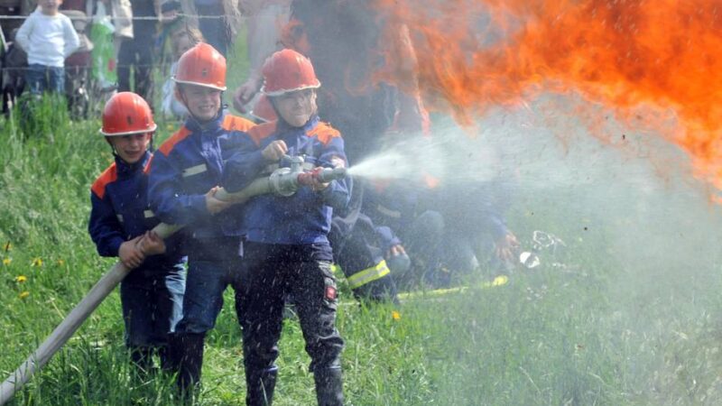 Ortschaft in Radevormwald: Feuerwehr Önkfeld begrüßt den Mai mit einem Fest