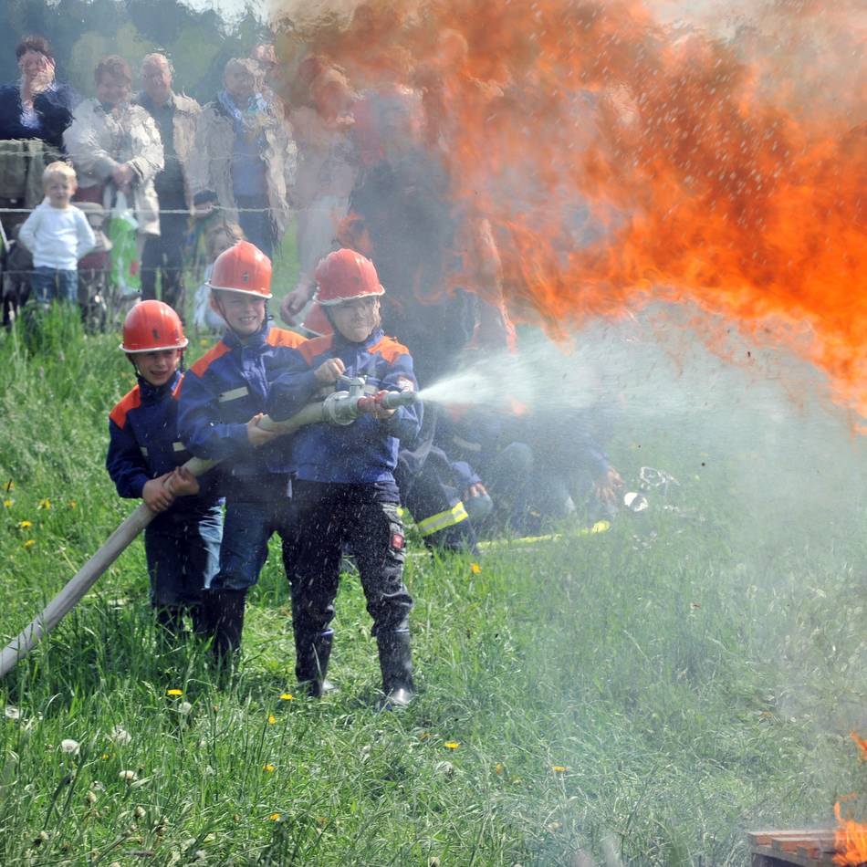 Ortschaft in Radevormwald: Feuerwehr Önkfeld begrüßt den Mai mit einem Fest