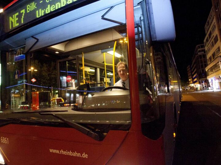 Rheinbahn im Kreis Mettmann: Busse und Bahnen fahren in der Mainacht länger