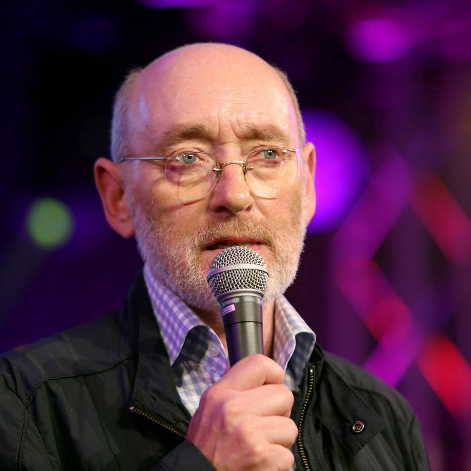 Neues Buch erschienen: Duisburger Autor lässt Karl Lagerfeld die Kontrolle verlieren