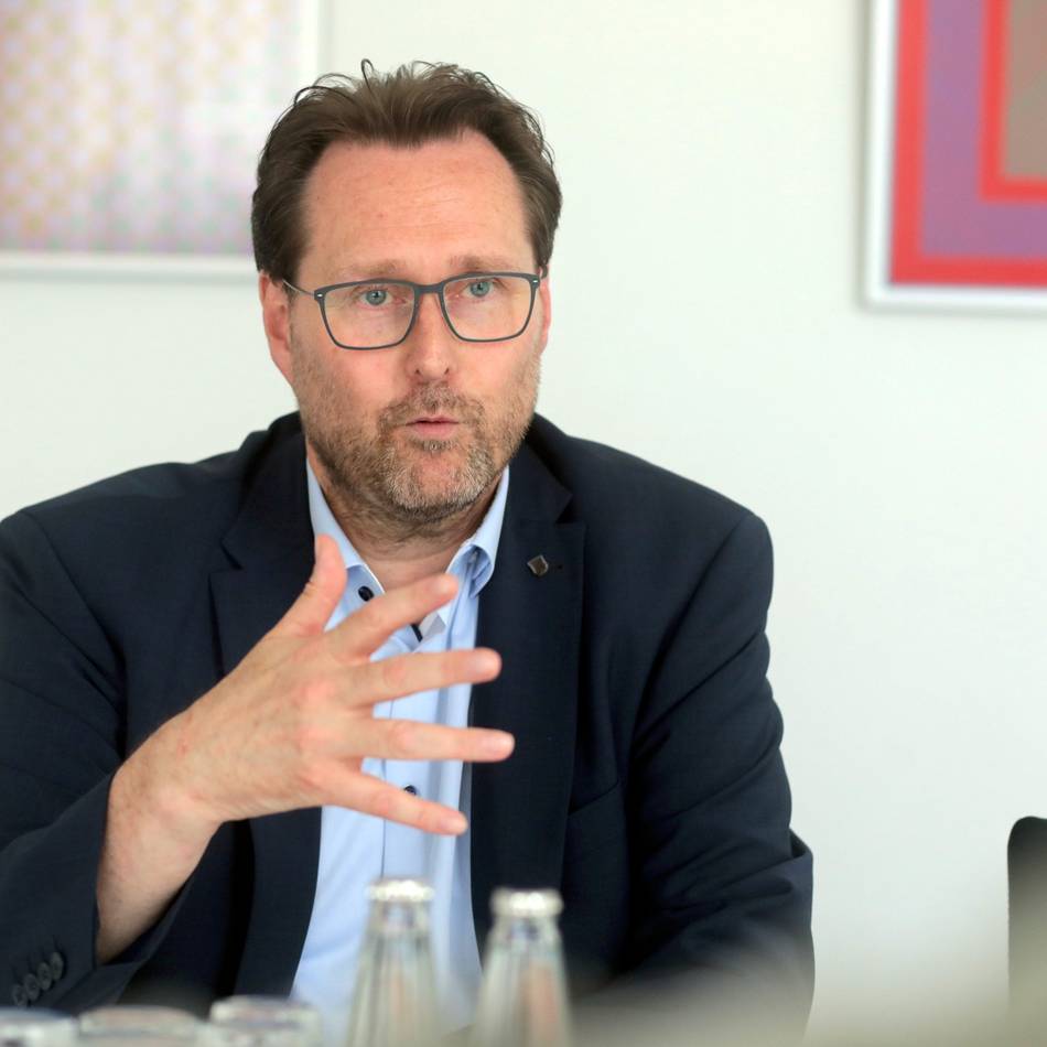 Haushalt Krefeld 2025: Minus schrumpft leicht, bleibt aber riesig