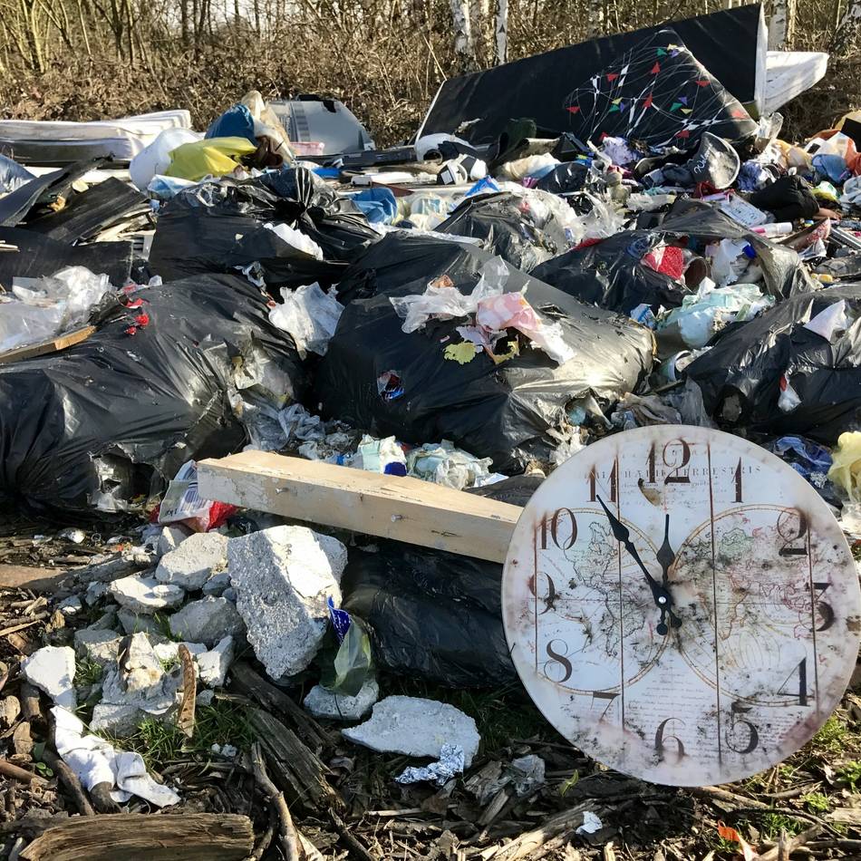 Über 1000 Tonnen in einem Jahr: Illegaler Müllberg immer größer – das droht Tätern in Leverkusen