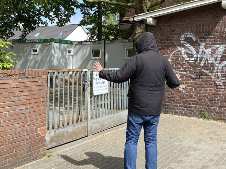 Obdachloser aus Krefeld erzählt: „Ich schlafe lieber unter der Brücke als an der Feldstraße“