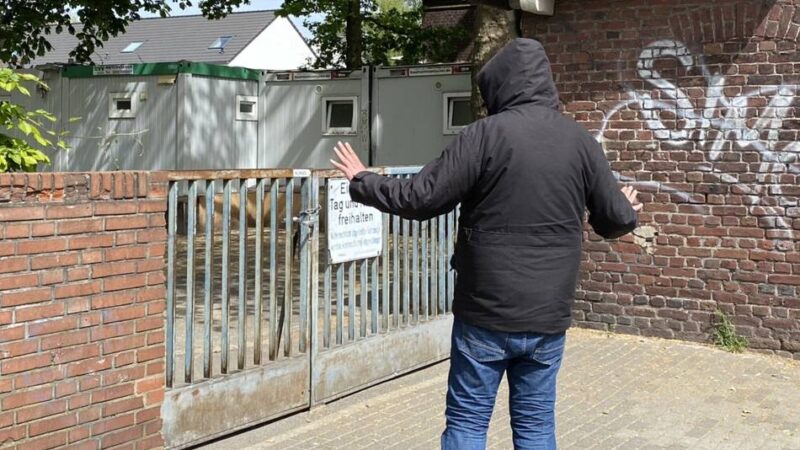 Obdachloser aus Krefeld erzählt: „Ich schlafe lieber unter der Brücke als an der Feldstraße“