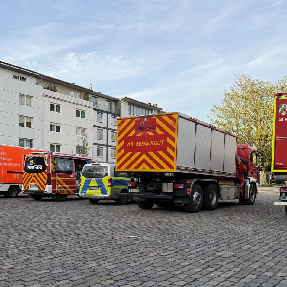 „Eine reine Vorsichtsmaßnahme“: Deshalb trugen Einsatzkräfte in Rheydt Schutzanzüge