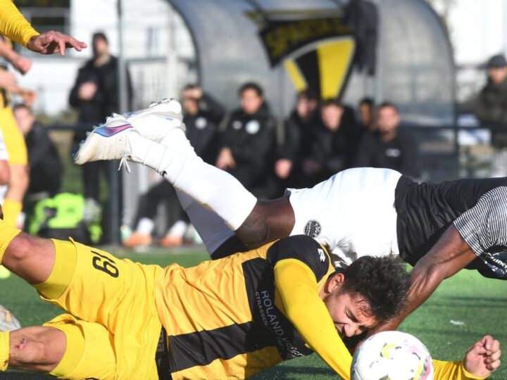 Fünf Tore, drei Platzverweise und Pfostenschuss in letzter Sekunde: Wilde Schlussphase im Topspiel: Benrath-Hassels ringt Sparta nieder