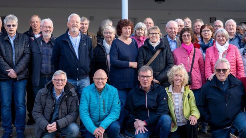 Klassentreffen der Grundschule nahc 60 Jahren: Ehemalige erinnern sich in Wetten an Fleißkärtchen und Strafarbeiten