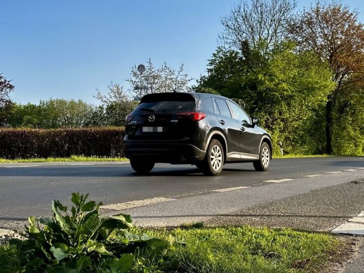 Bürger melden gefährliche Kreuzungen: Verkehr in Bedburg-Hau soll sicherer werden