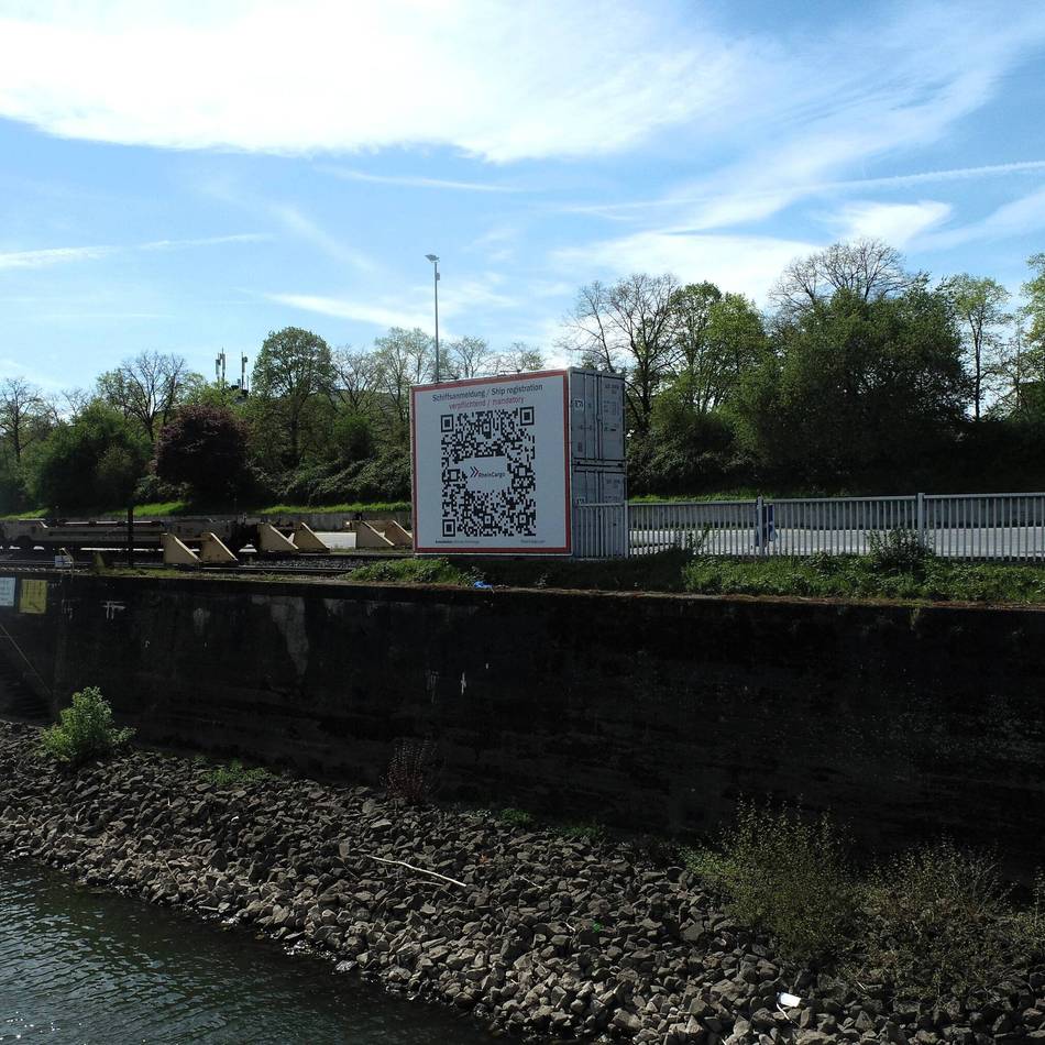 Im Neusser Hafen: Rheincargo führt Schiffsanmeldung mit QR-Code ein