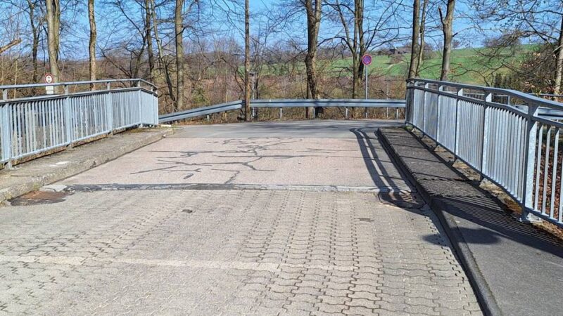 Sanierungsarbeiten in Hückeswagen: Einschränkungen durch Sperrung der Brücke Pixwaag