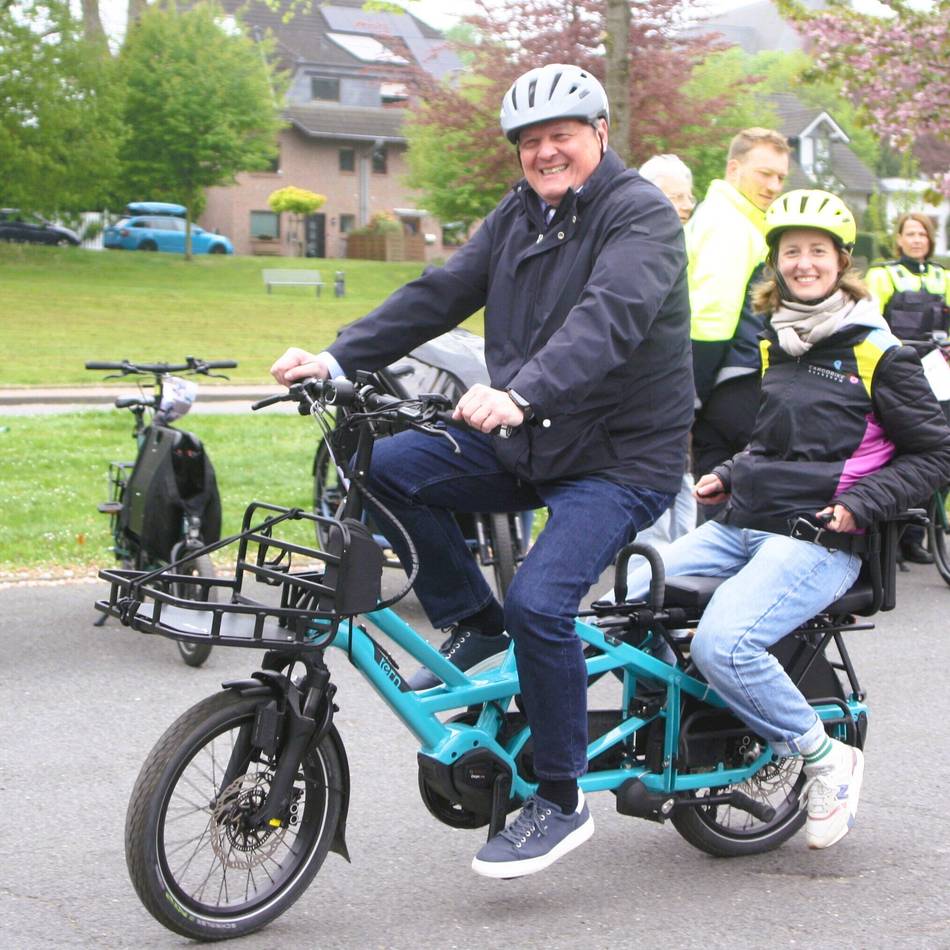 Cargobike Roadshow in Niederkrüchten: Eine Runde E-Lastenrad fahren mit dem Bürgermeister