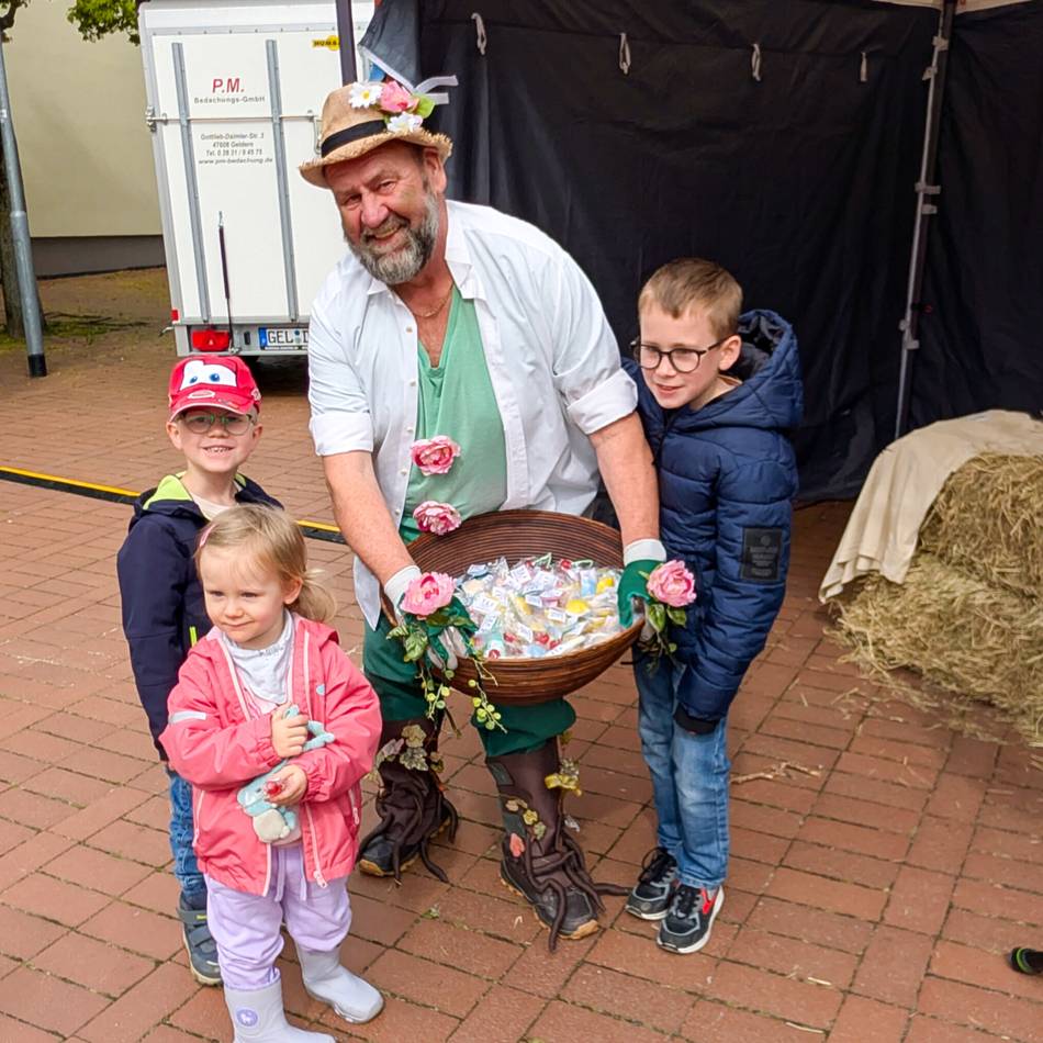 Frühjahrsmarkt Waldniel: Neues Maskottchen FloRenz feiert Premiere