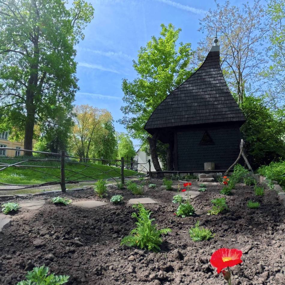 Im Schlosspark in Leverkusen: Hexenhäuschen bekommt Kräutergarten