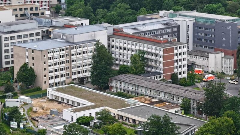 Klinikum Leverkusen: Patientenansturm in Notaufnahme sorgt für lange Wartezeiten