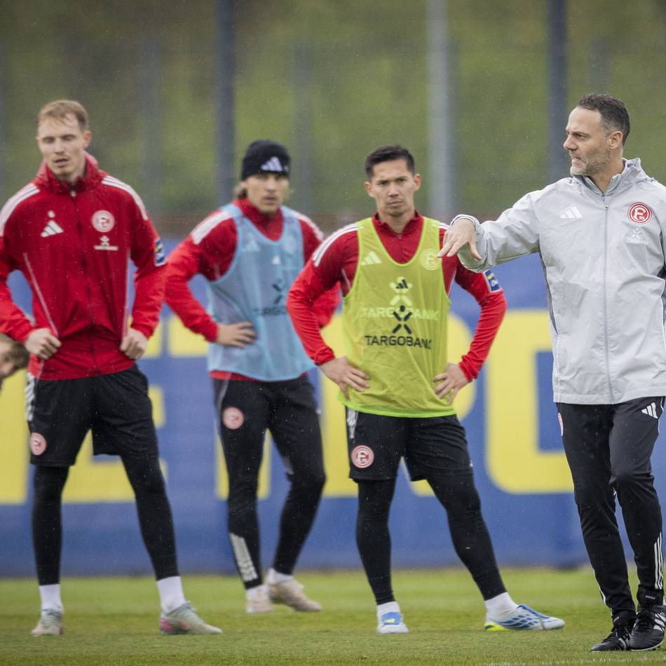 Erst auf dem Podium, dann auf dem Platz: Endes erster Fortuna-Auftritt – Mislintat verrät schon mehr als der neue Trainer