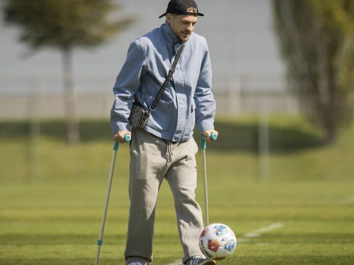 Erfolgreiche Operation nach Kreuzbandriss: Muslija findet neue Rolle bei Fortuna – „jeden Tag kommt er zu mir“