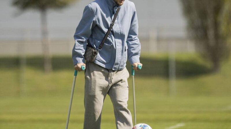 Erfolgreiche Operation nach Kreuzbandriss: Muslija findet neue Rolle bei Fortuna – „jeden Tag kommt er zu mir“