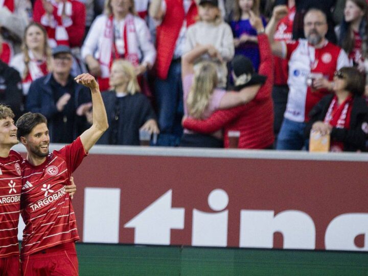 Düsseldorf-Coach Ende begeistert: Antreiber in der ganzen Stadt – Spalier und Auto-Ansprachen bringen Fortuna zum Sieg