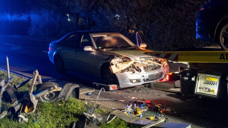 Bei Mönchengladbach: Unfall mit drei beteiligten Fahrzeugen auf der L39