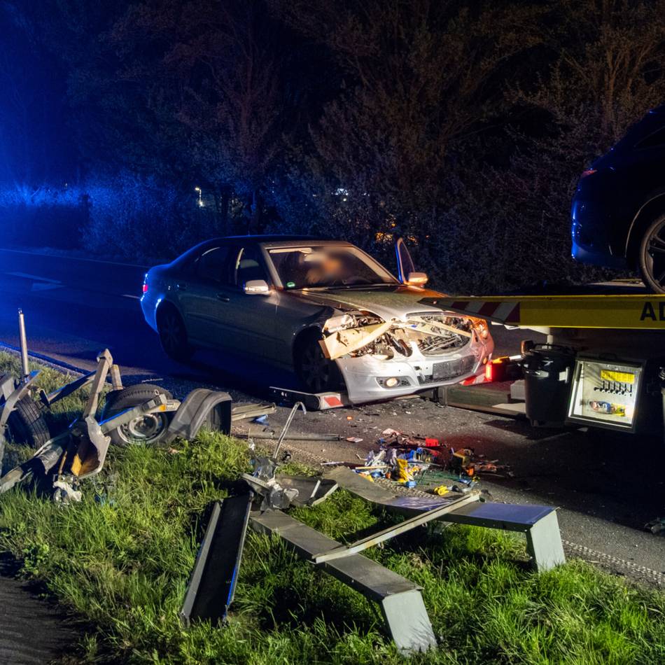 Bei Mönchengladbach: Unfall mit drei beteiligten Fahrzeugen auf der L39
