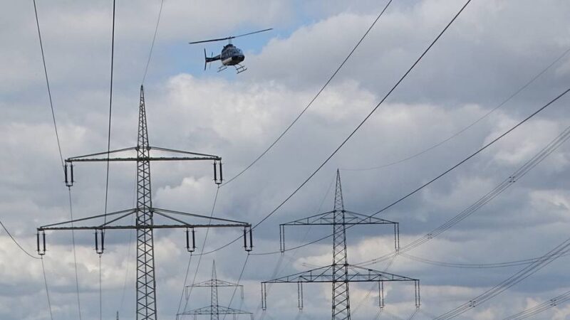 Auch in Langenfeld: Amprion führt wieder Freileitungskontrollen per Helikopter durch