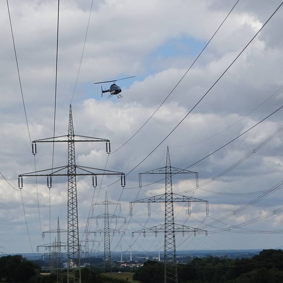 Auch in Langenfeld: Amprion führt wieder Freileitungskontrollen per Helikopter durch